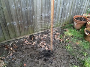 How to make a chicken wire compost bin