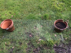 How to make a chicken wire compost bin