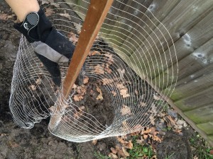 How to make a chicken wire compost bin