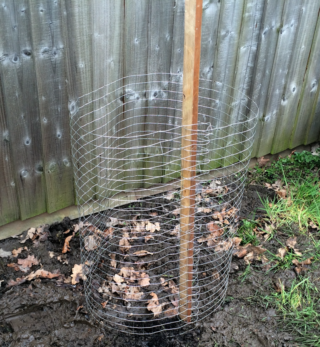 How to make a chicken wire compost bin