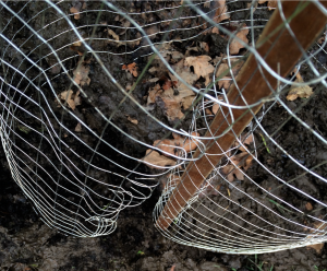 How to make a chicken wire compost bin